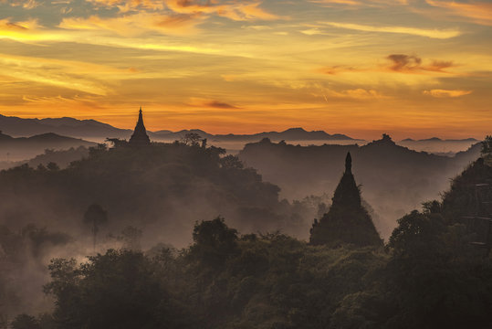  sunriset in the mrauk u ancient city of Myanmar.