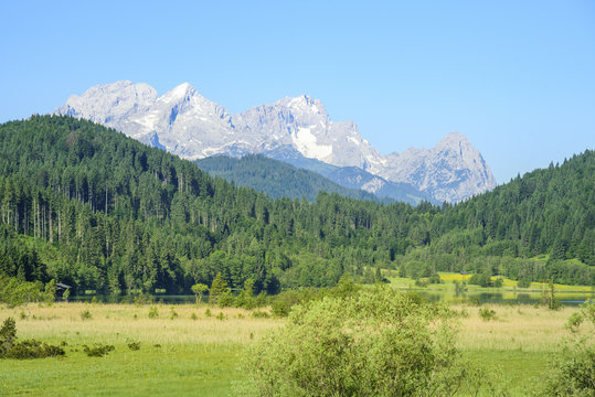 Bramsee im Werdenfelser Land mit Zugspitz-Massiv