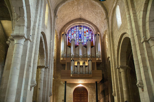 Poblet. Orgue de tribune de l'abbaye Santa Maria . Catalogne, Espagne