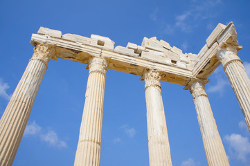 Fototapeta premium Ruins of old greek Apollo temple In Side, Turkey with blue sky background