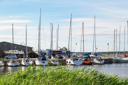 Sailing yacht parking