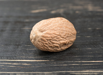 Dry nutmeg