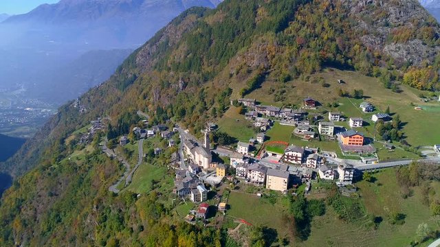 Aerial 4K - Campo Tartano - Val Tartano - Valtellina (IT) - Vista autunnale 