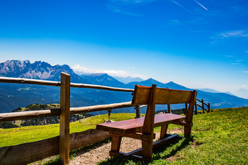 Fototapeta na wymiar bench with mountain view