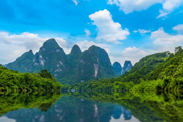 Fototapeta na wymiar Yangshuo Xingping Lijiang River natural landscape scenery