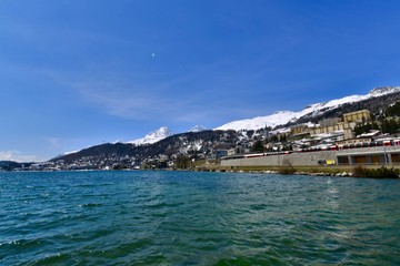 スイスとイタリアのベルニーナ鉄道