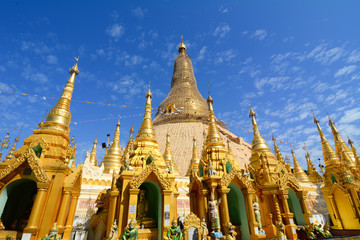 Fototapeta premium Shwedagon Paya Pagoda in Yangon