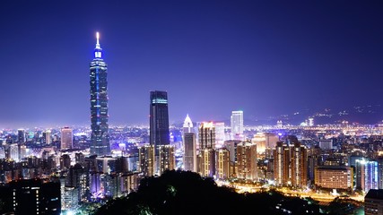 Naklejka premium Wgląd nocy Taipei 101