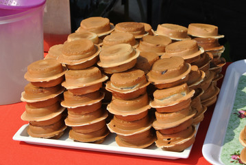 Japanese food Imagawayaki sale by hawkers in his stall 