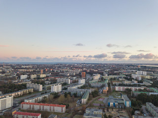 Fototapeta premium Widok z lotu ptaka miasta Tallinn Estonia, panorama dzielnicy Mustamjae