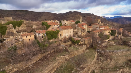 Fototapeta na wymiar San Vicente de Munilla ghost village in La Rioja, Spain