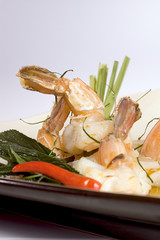 Ensalada picante de camarones (Pla Kung) | comida tailandesa