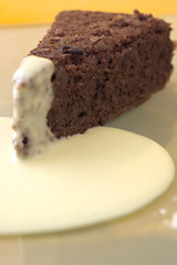 Tarta de chocolate con crema 