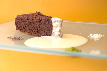 Tarta de chocolate con crema 