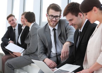 employee with colleagues before the briefing