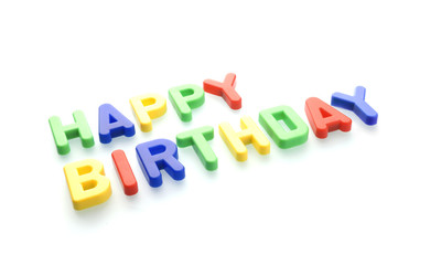 Happy Birthday, Magnetbuchstaben,freigestellt auf Weiß