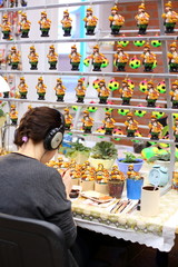 the production of Christmas decorations, decorator