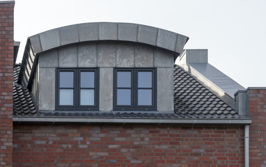 Dachgaube aus Zinkblech mit Fenstern