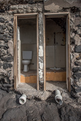 Alte Toilette einer Felsenwohnung auf der kanarischen Insel La Palma