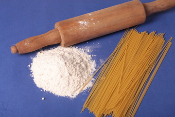 massas em fundo azul