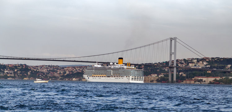 Cruises ocean liner sailing in to Bosphorus Strait that separates the Black Sea and the Sea of Marmara, Istanbul, Turkey.