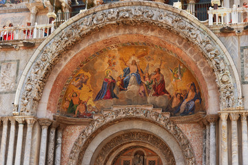 Fototapeta premium Architectural details of the Basilica di San Marco (San Marco Cathedral), Venice, Italy. 
