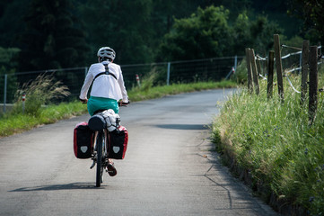 Obraz premium Lonely bicycle traveller