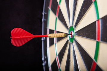 Red arrow hitting the center target