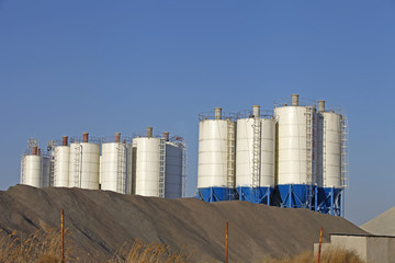 Concrete mixing silo, site construction facilities.
