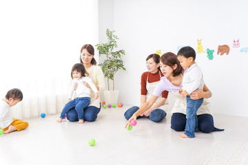 Mothers and children friends