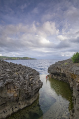 Enjoying kelingking beach, nusa penida island, bali, indonesia
