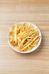 sliced fingerroot in the white small bowl on the wooden table