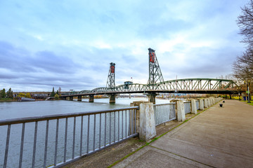Southwest Hawthorne Bridge view from waterfront park portland