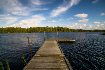 Sonnenuntergang an einem See in Schweden