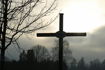 Kreuz im Nebel