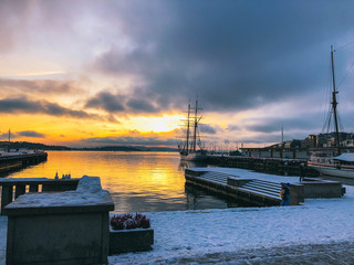 Fototapeta na wymiar Oslo harbor during the sunset