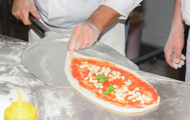 Preparazione della pizza