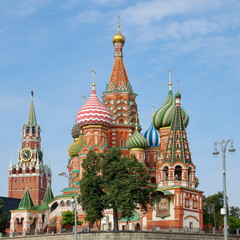 Pokrovsky Cathedral (St. Basil's Cathedral) and the Spassky tower of the Moscow Kremlin, Russia