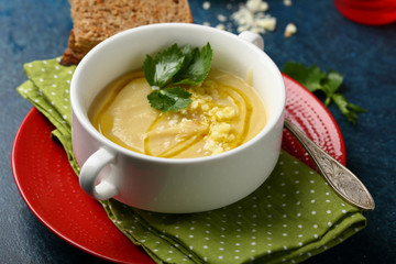 Celery cream soup with cheese