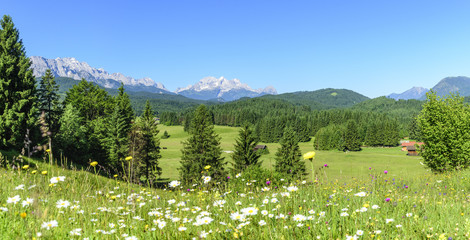 herrlicher Fr&uuml;hlingstag nahe Mittenwald in den bayrischen Alpen