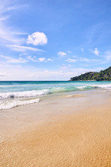 Obraz premium Blue sea. White waves. Clear sky. Green Mountain
