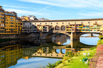 Fototapeta premium famous ponte vecchio bridge of florence on sunny day