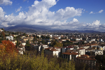 Fototapeta na wymiar Bergamo alta with amazing landscape
