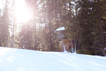 Jäger Hochstand im Schnee