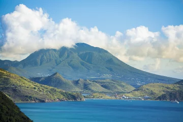 Papier Peint photo Île Vue de l& 39 île de Nevis depuis l& 39 extrémité sud de St Kitts