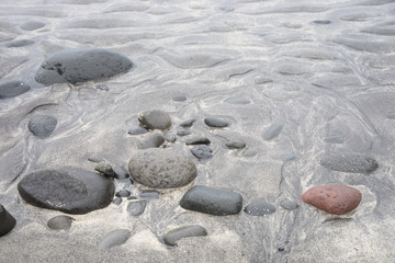 Sand-Textur bei Ebbe in einsamer Bucht in den Westfjorden / Island