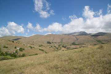 Fototapeta na wymiar Monte Camicia, vista da sud, Parco nazionale Gran Sasso e Monti della Laga 