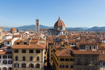 Fototapeta na wymiar Cattedrale di Santa Maria del Fiore and red roofs of Florence in a sunny day, Tuscany, Italy.