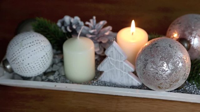 elegantes und modernes Adventsgesteck, Tischschmuck, Full HD Video 1080 mit Schwenk von links nach recht