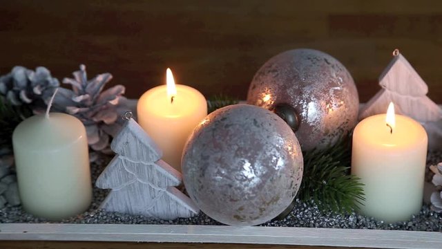 elegantes und modernes Adventsgesteck, Tischschmuck, Full HD Video 1080 mit Schwenk von links nach recht